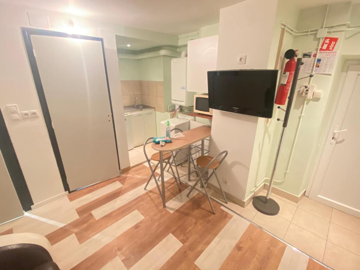 Jolis studio meublé Angerville  Extérieur photo